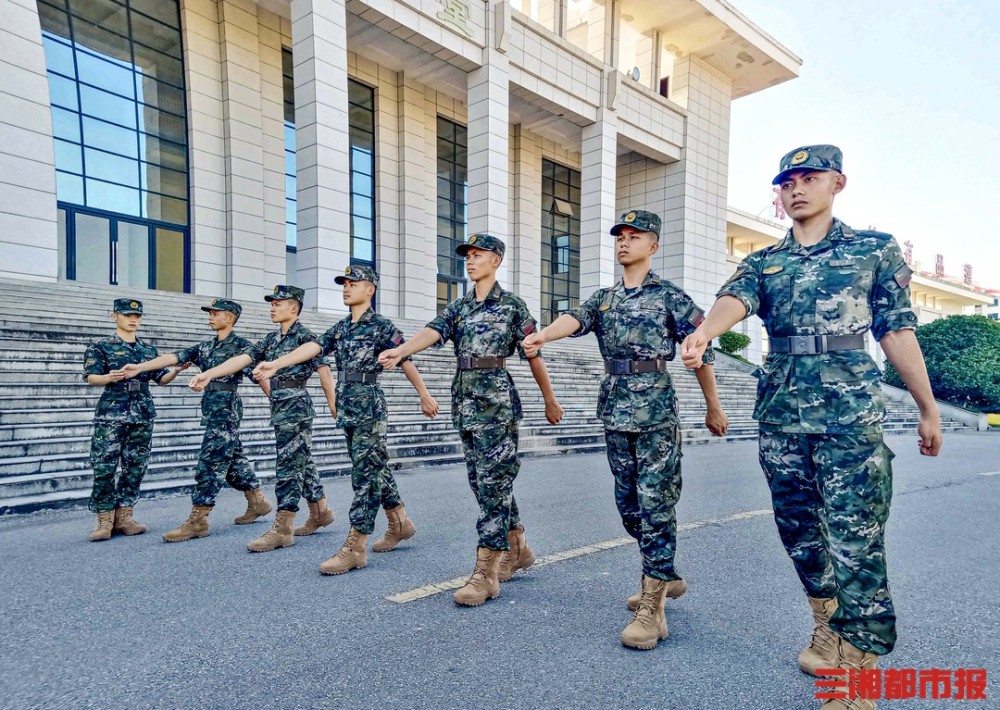 新戎装，新起点！武警湖南总队某部正式换装21式作训服腾讯新闻 8755