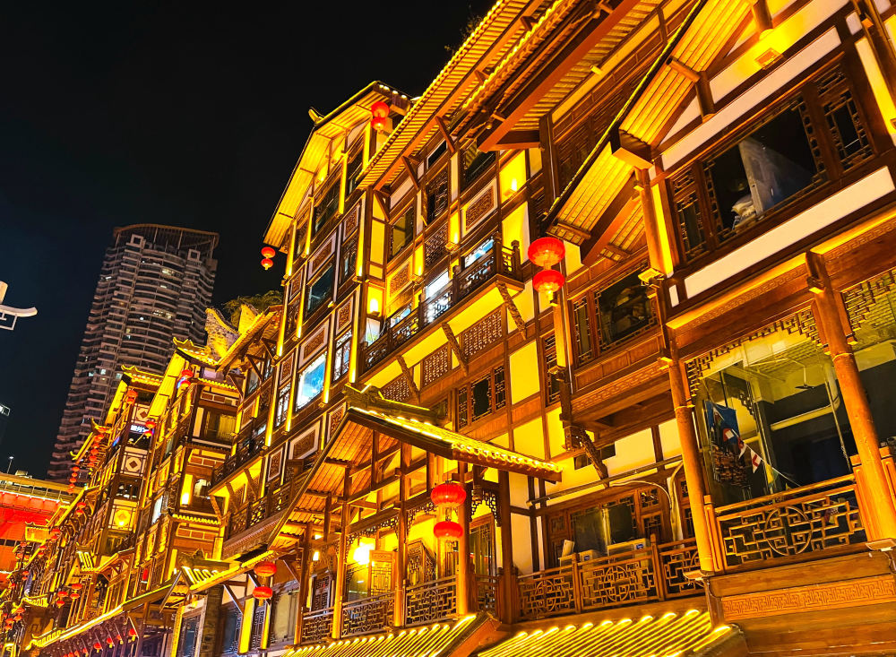 这个夏天总要去趟重庆看一看洪崖洞的夜景好哇塞巴适得很