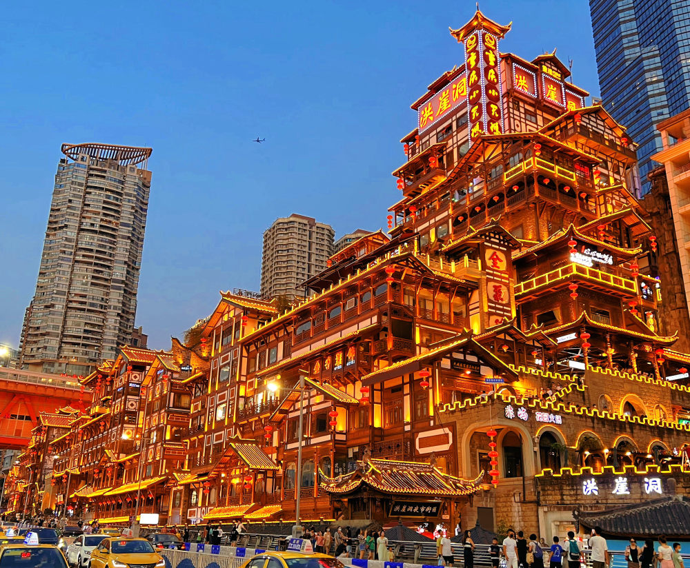 这个夏天总要去趟重庆看一看洪崖洞的夜景好哇塞巴适得很