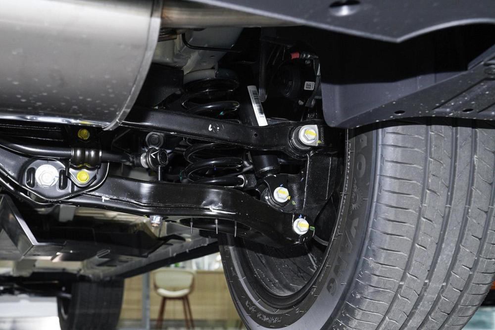 底盘结构上,欧尚z6使用的是前麦弗逊,后多连杆式的四轮独立悬架结构