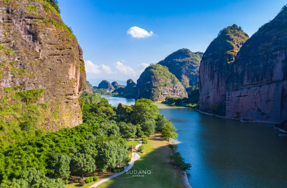 古人是如何将棺木抬入崖洞的江西龙虎山兴许有答案场面震撼