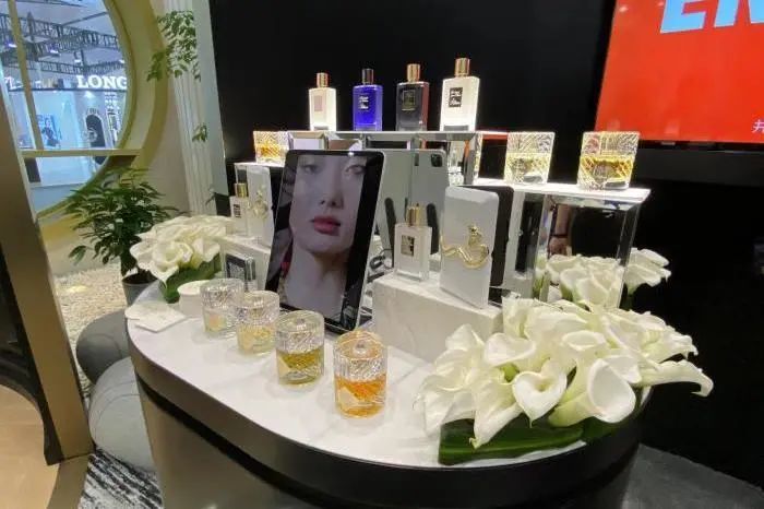 直击消博会中国香水市场吸力强劲时装周首次亮相消费展