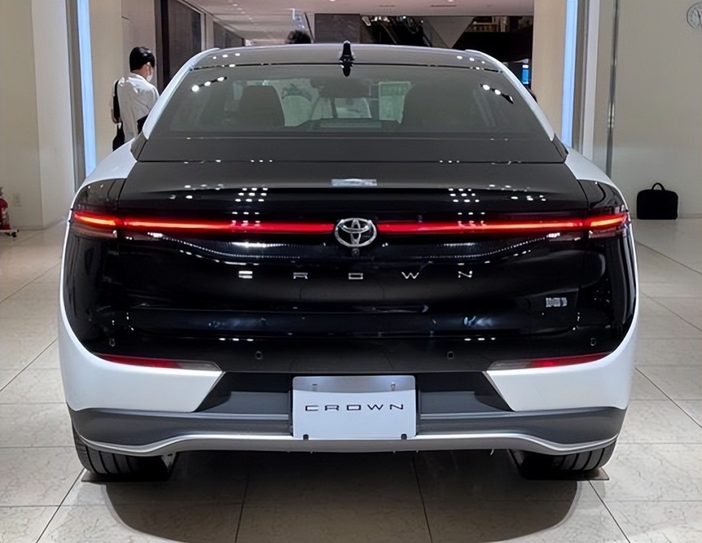 有望引入跨界造型备受期待全新丰田皇冠