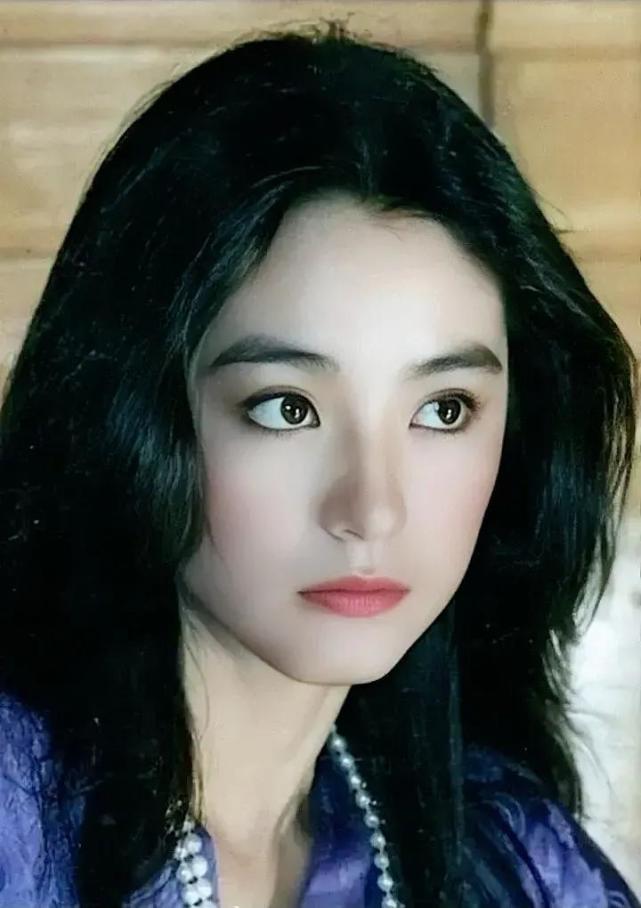 "顶级美人"林青霞:17岁前认为自己丑得像饥民,她发生了什么?