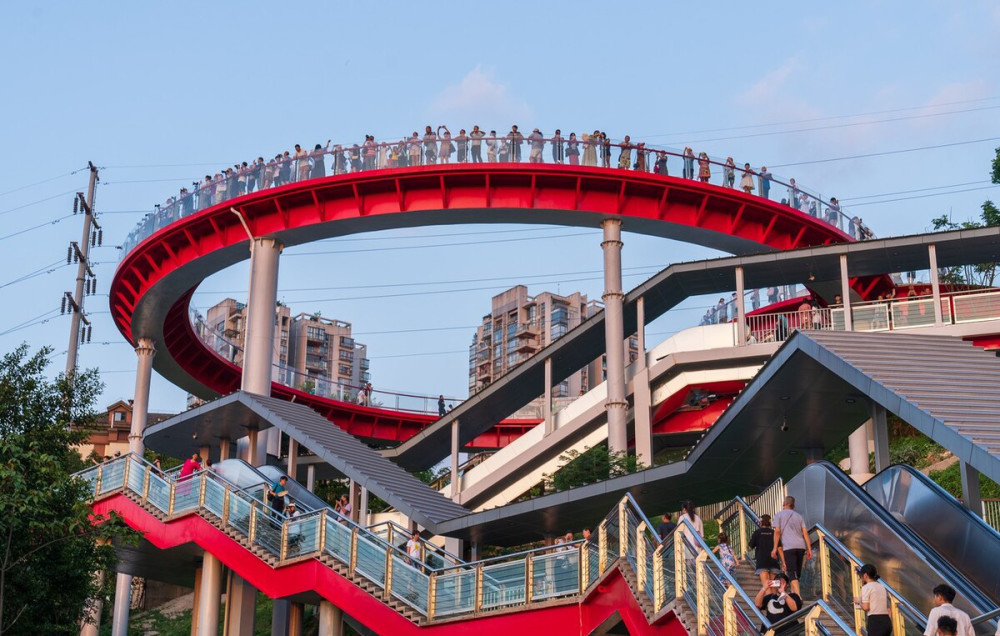 该观景台起于轨道3号线铜元局站,止于双峰山路;通过苏家坝步道与3号线