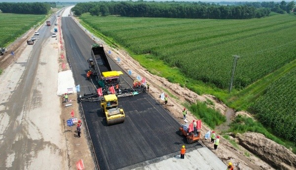 長太高速公路瀝青路面工程開始施工