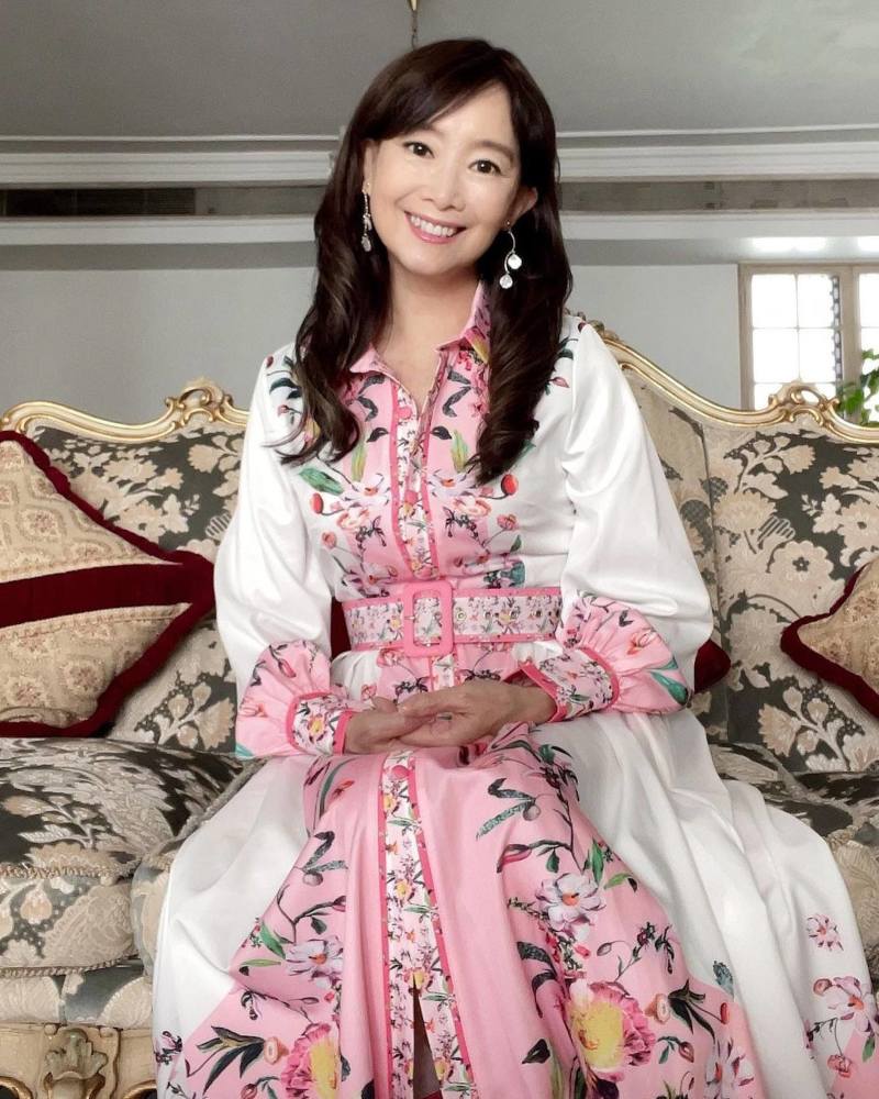 陈美龄回港晒豪宅,装修奢华犹如皇宫,日本豪宅和安倍