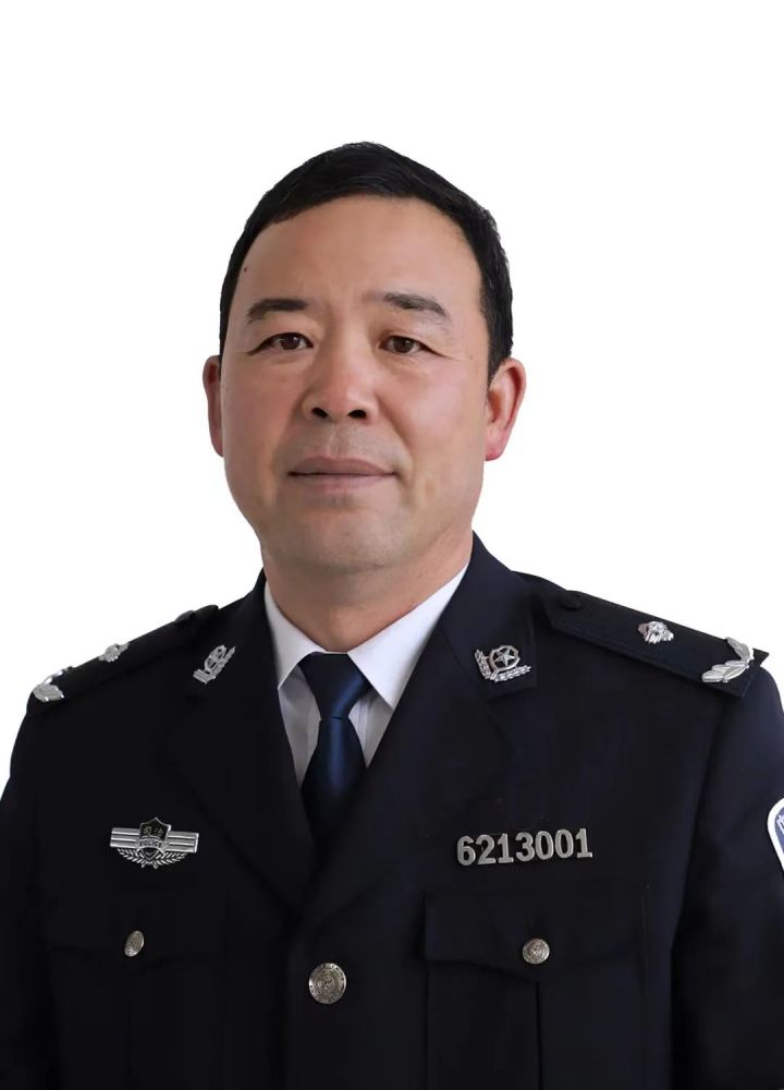 张克彪:一位舍小家顾大家的监狱长|双百政法英模巡礼_腾讯新闻