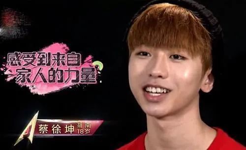 其实出道前蔡徐坤最大的问题就是在嘴巴上,因为牙齿是往外凸,很影响