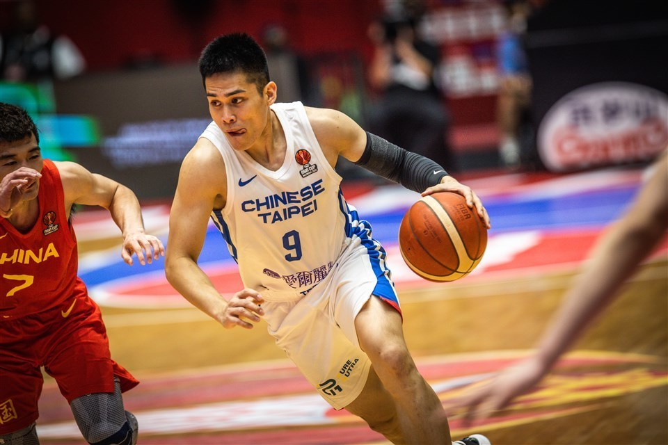 j9说篮球:fiba国际篮联评mvp选手周琦上榜!_腾讯新闻