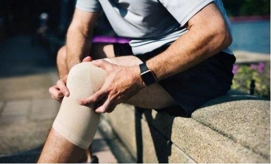 年纪大了不想膝盖受罪 这几个动作千万少做 学会这4点保持健康 腾讯新闻