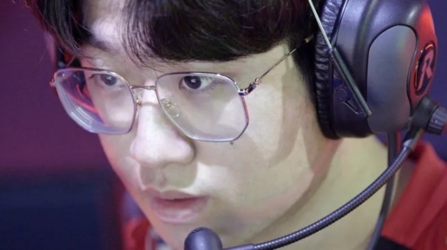 t1zeus再赢下去就不礼貌了偶尔输一局对大赛有益