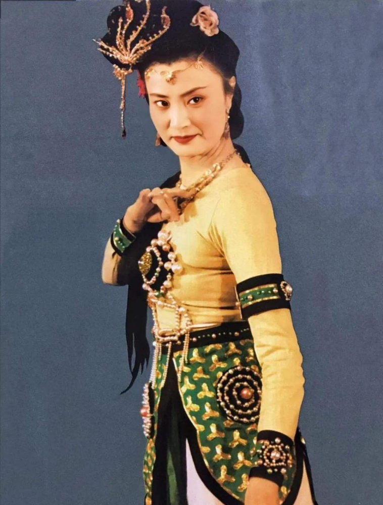 本是女儿国国王,最后只演了白骨精,杨春霞被杨洁的谎言骗了半生_腾讯