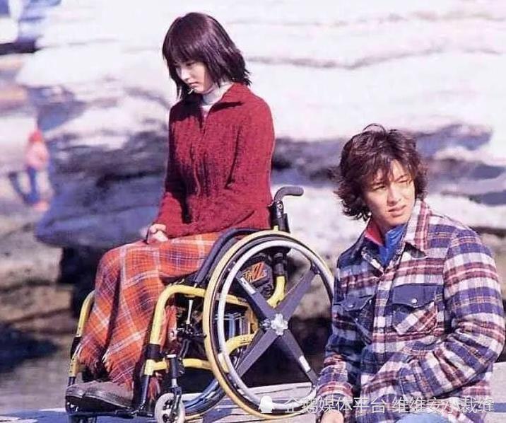 比如《跟我说爱我》,《夏娃的初恋》以及和木村拓哉主演的《美丽人生