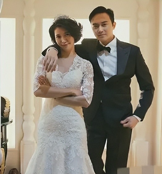 娱圈神仙夫妻43岁陈乔恩被宠成少女张智霖看见老婆秒变怂