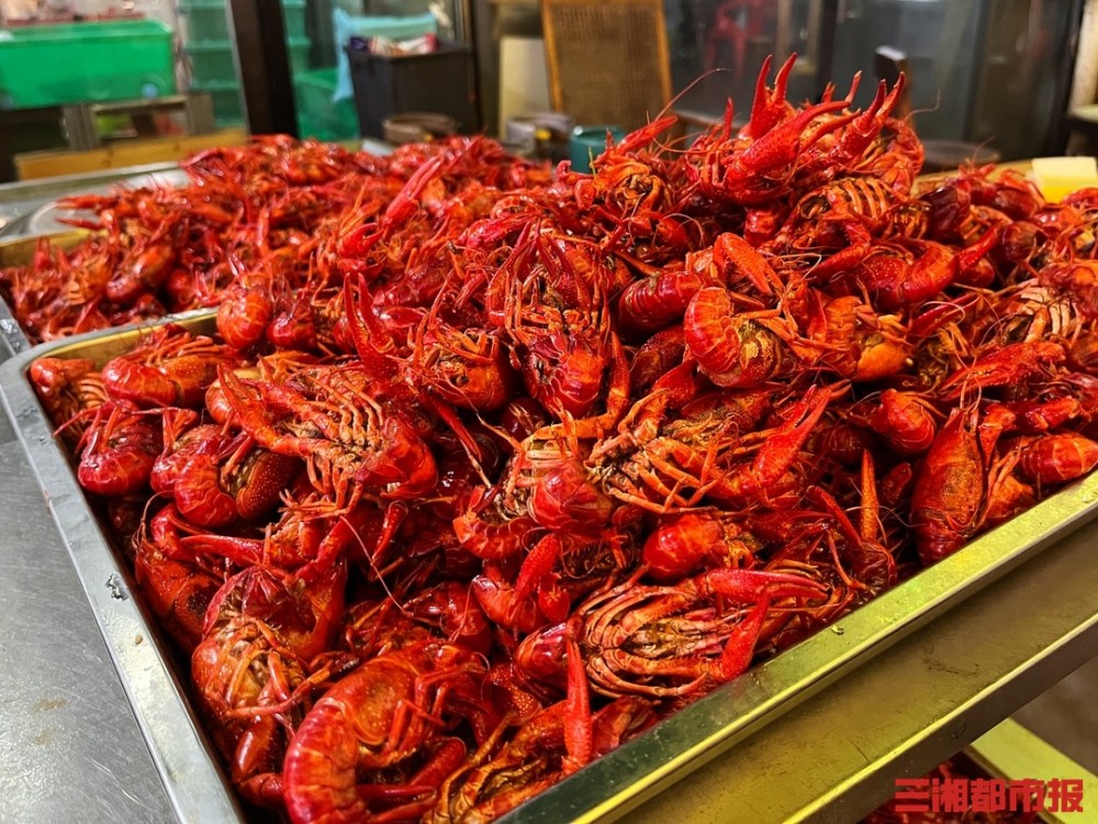 小龙虾又红了长沙夜市热起来了