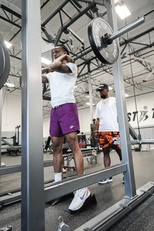 nba晚报:施罗德变肌肉人,篮网可以强留kd,送走威少需搭两首轮