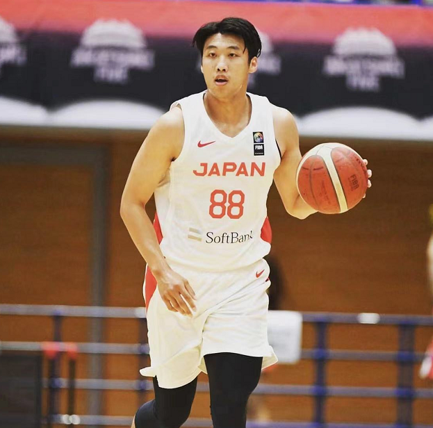 改名加入日本的张本天杰:对抗男篮,迎娶美女,却想回国发展