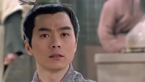 宋江的上司县令也不舍得让宋江就背负这样的罪名,但张文远却在一旁