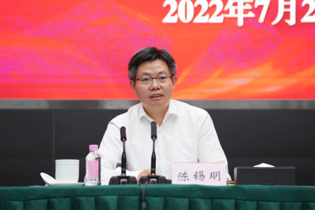 集团公司党组成员,副总经理陈锡明讲话与会干部职工共同观看了《粤康