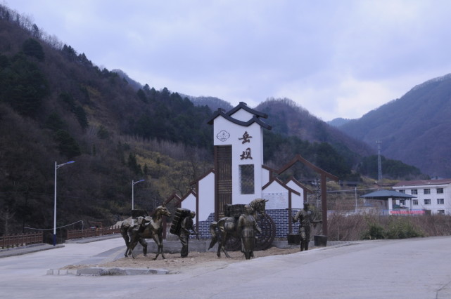 那里便是汉中市佛坪县的岳坝镇.