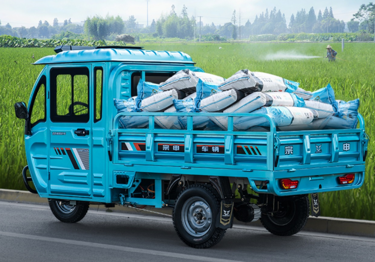 这2款拉货三轮车主打农村市场,5000元起,能拉2000斤,还带自卸_腾讯