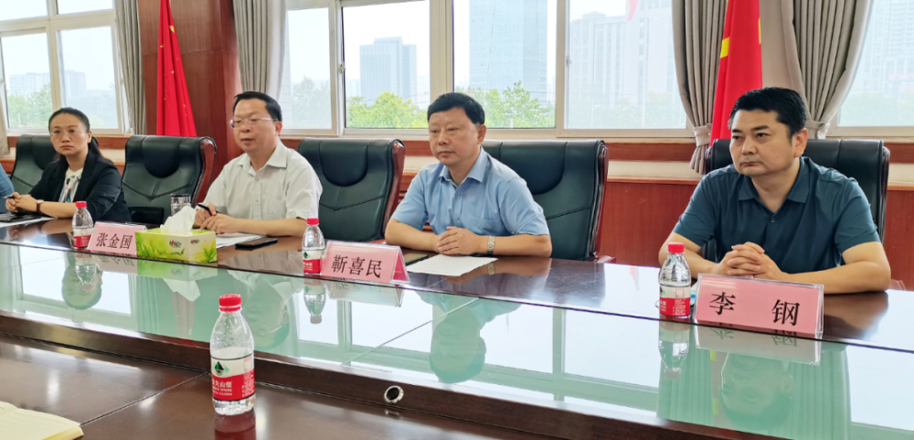 "八一"建军节到来之际,张金国,靳喜民代表民建许昌