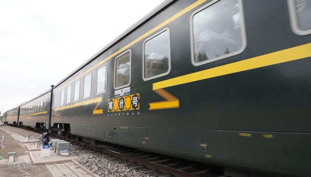 这趟列车能够在11小时30分钟跑完1453公里的旅程,让越来越多的旅客