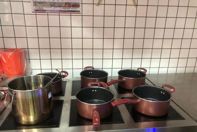 平湖这些外卖店被查厨房情况曝光你点过几家