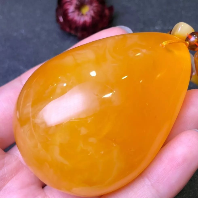 什么样的品质才能称得上是好的蜜蜡:松岗琥珀