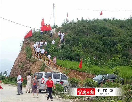 非凡十年变化在身边陈仓区拓石镇孟家塬村村民石玉财动手美家乡处处赏