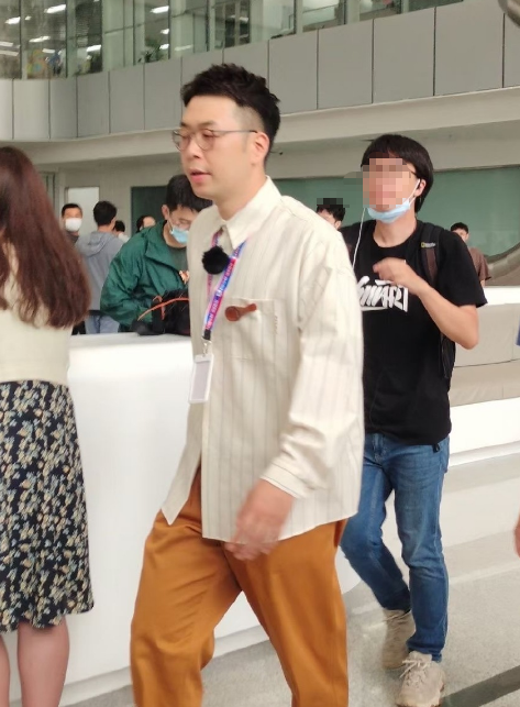 杜海涛瘦身30斤后首录节目,法令纹抬头纹明显,网友直呼像丁老头_腾讯