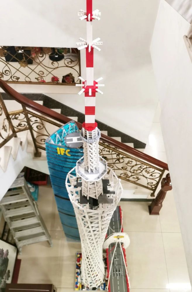 耗费零件8万个他用乐高还原广州天际线