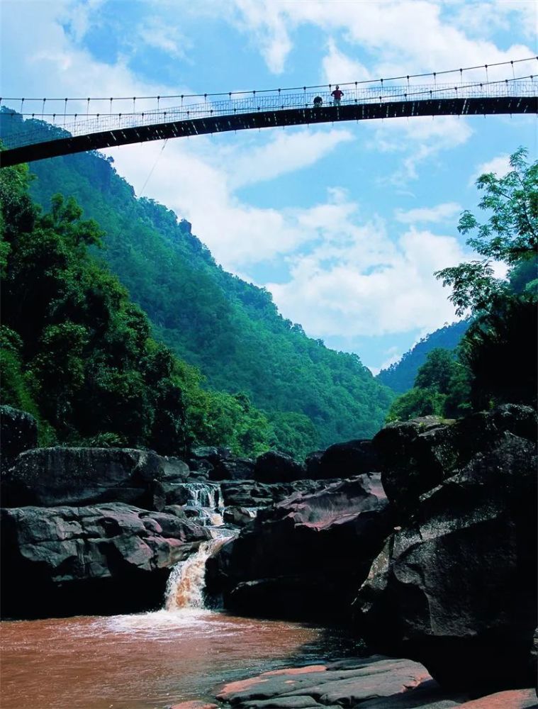 (芒玉峡谷)近年来,普洱市不断完善旅游产业布局,在生态发展,生态旅游