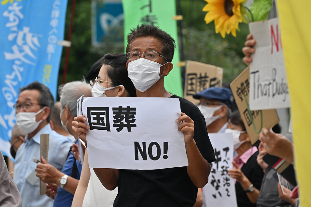 日本东京律师会反对安倍国葬，指其任上通过的安保法“违宪”牛津版八年级下册英语单词表