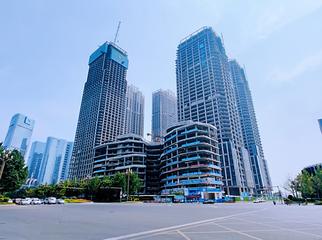 "成都金融广场项目集五星级酒店,酒店式公寓,超甲级办公楼,大型商业及