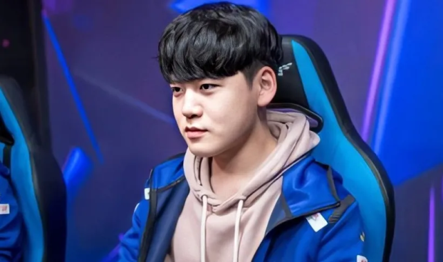 "对此来自虎牙英雄联盟板块的大神主播北枫也发表了自己的