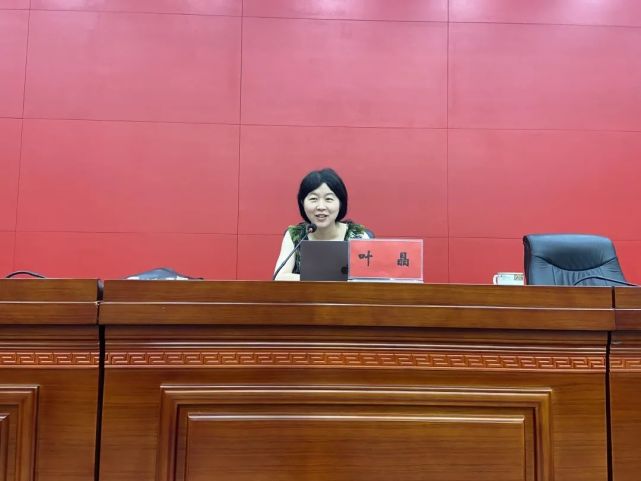 受市委组织部邀请,叶晶为2022年"年轻公务员成长计划"班带来了自己数