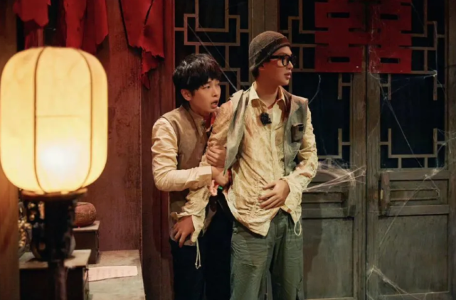 《密逃》细节引热议,道具出现"胡歌"牌位,网友:拒绝过度联想_腾讯新闻