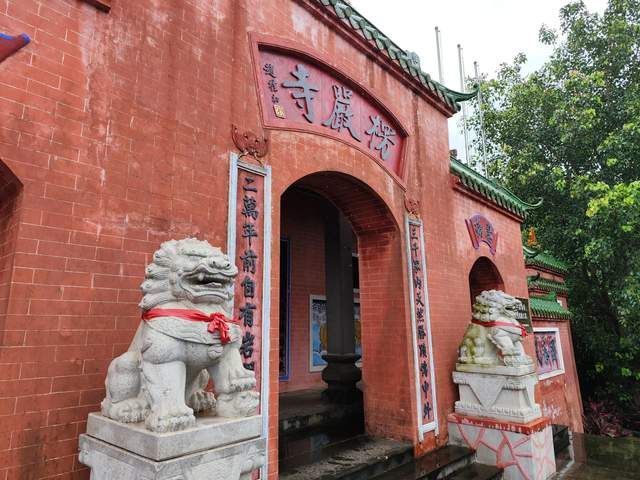 今山门寺名楞严寺为赵朴初题写