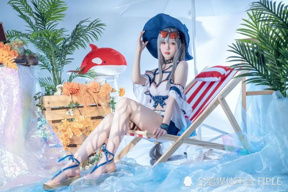 《明日方舟》斯卡蒂泳装cos美图合集|果然,夏天就应该去海边啊,海边!
