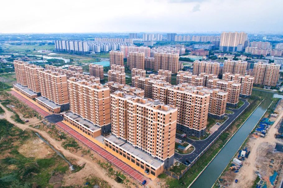 "7月30日,江阴市青阳园区860户4000余民众期盼已久的新居——新秀园