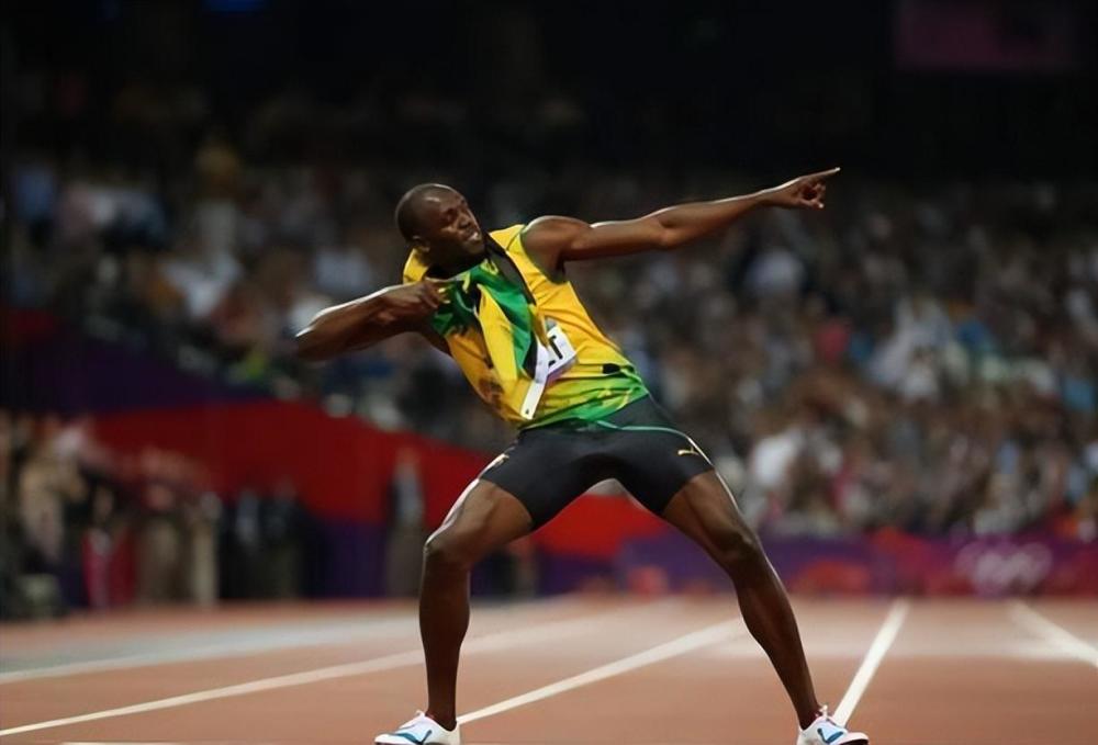 博尔特双手指天庆祝动作今年,有一个庆祝动作火遍全球体坛,那就是晚安