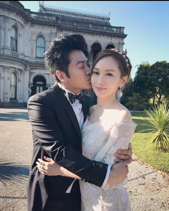 太太陈美诗晒婚照甜蜜告白!_腾讯新闻