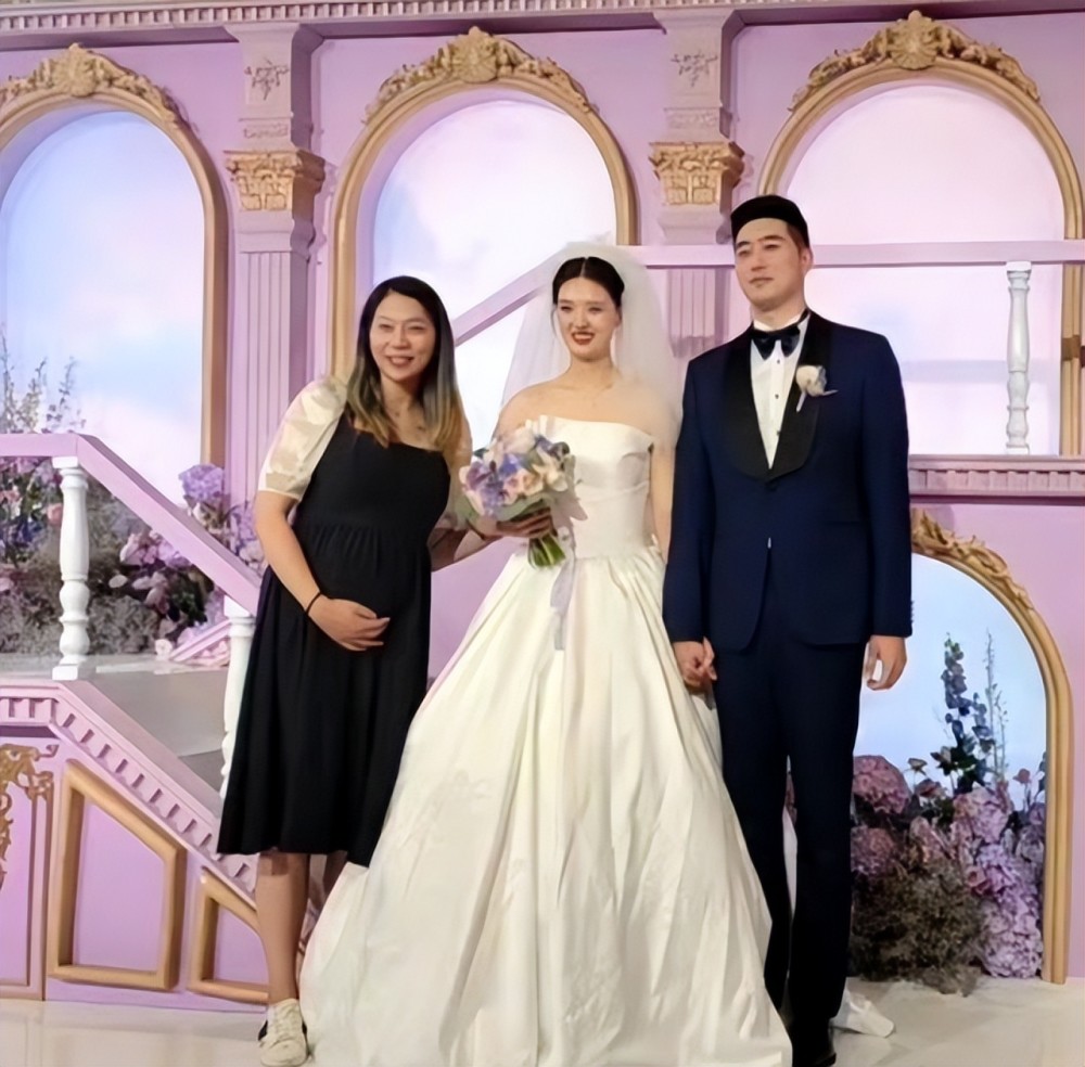 里约6朵金花张常宁婚礼团聚惠若琪魏秋月已当妈朱婷4人还在现役拼搏