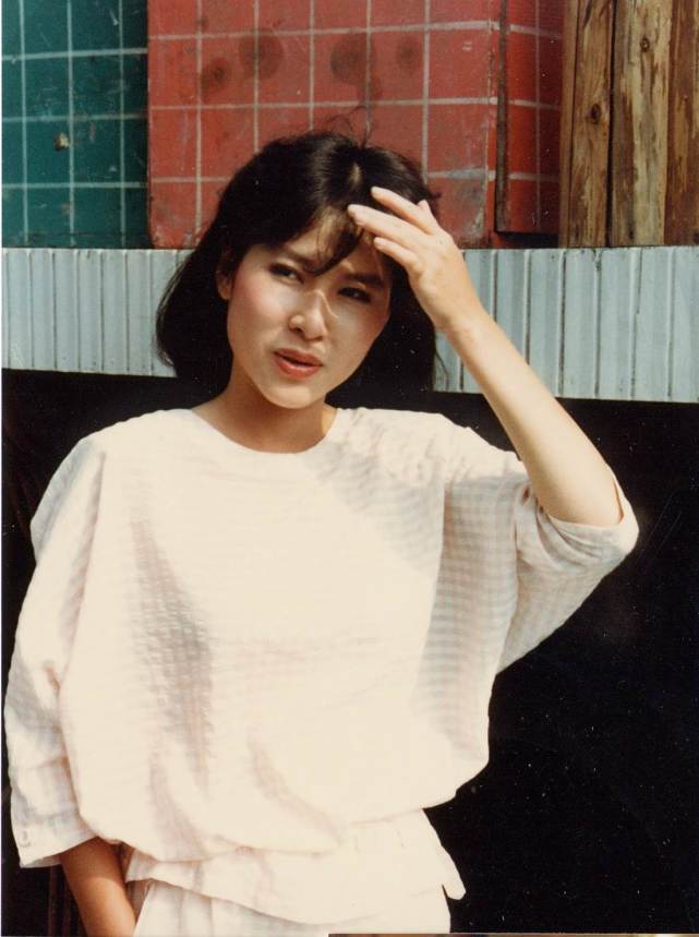 59岁林慧萍回归歌坛短发俏丽肤白貌美再唱情难枕回忆满满