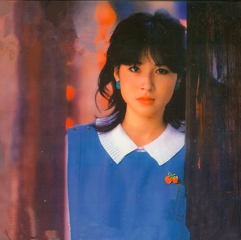 59岁林慧萍回归歌坛,短发俏丽肤白貌美,再唱《情难枕》回忆满满_腾讯