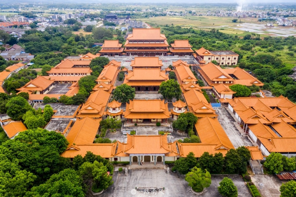 广东南雄有座雄伟的大雄禅寺投资超1亿外观像明清皇宫