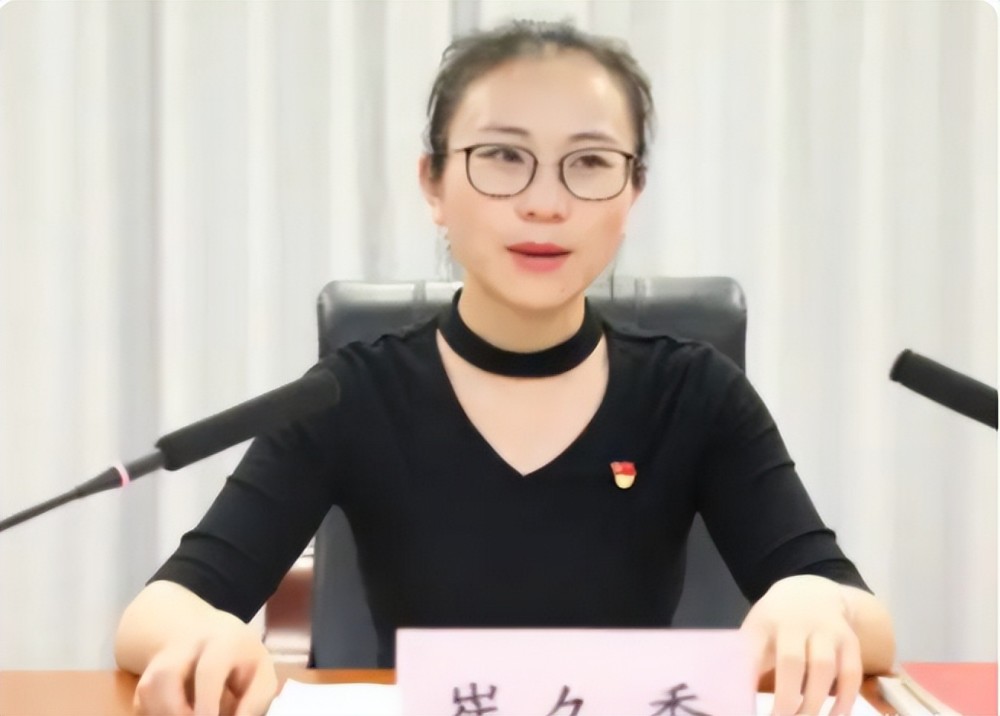 90後美女副縣長走紅優秀的人總會發光大學的學歷不出色也沒啥