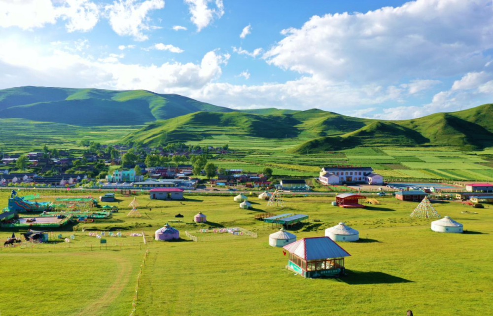 央媒看定西国家4a级景区岷县狼渡滩草原荣登央视新闻联播